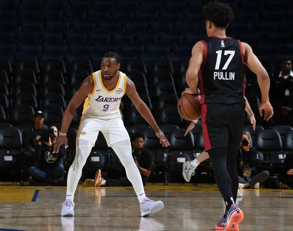 开云体育在线入口-詹姆斯讨论NBA选秀大会也被批评，太难了